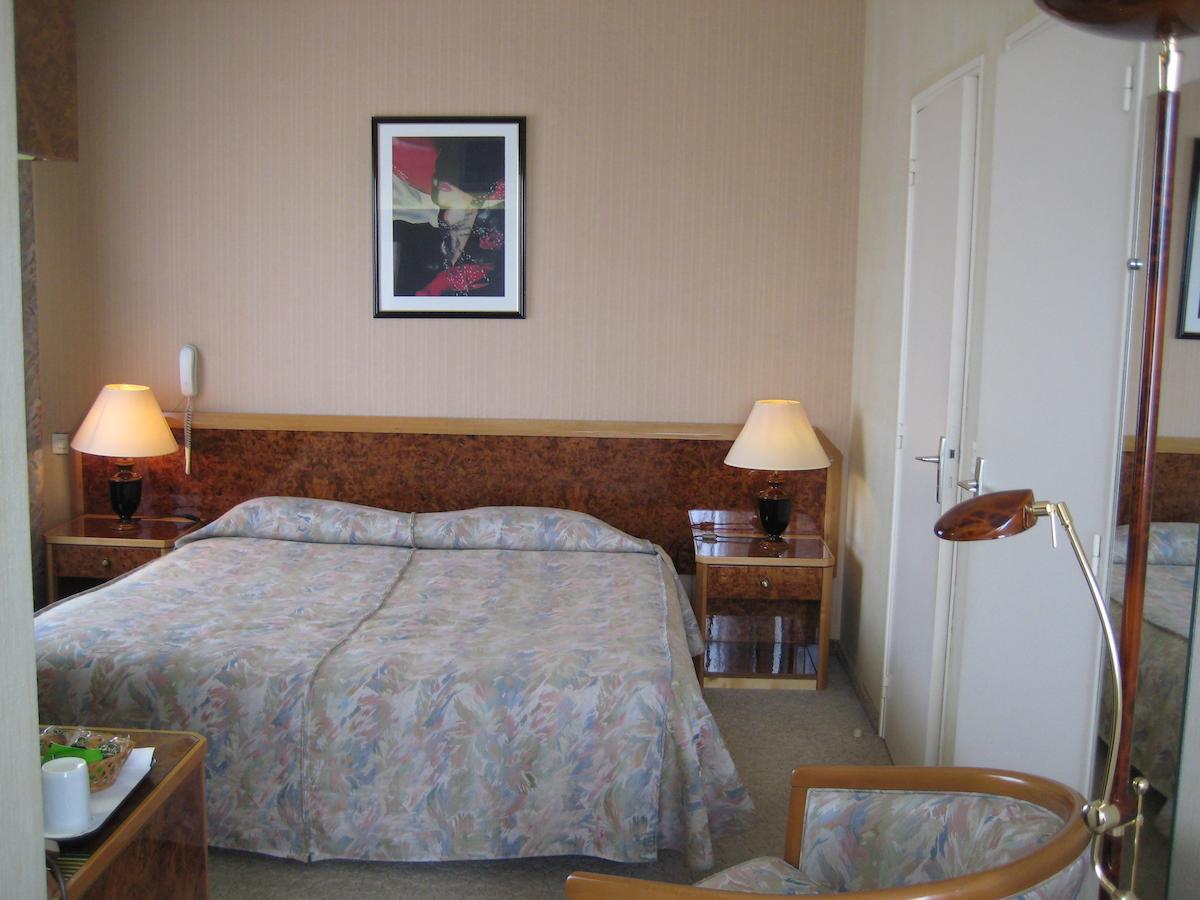 Hotel Bellevue De Tradition Familiale Morcenx Room photo